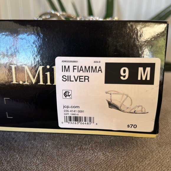 I.Miller Dress Sandals - Picture 5 of 5